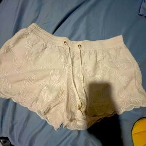 Lilly Pulitzer, white Pinapple shorts